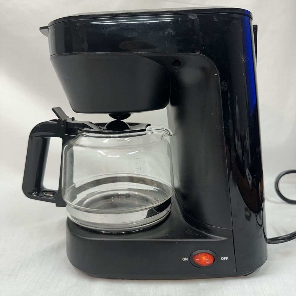 Toastmaster Black 5 Cup Coffee Maker Glass Carafe Apartment Small Space
